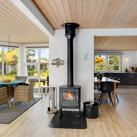 Dom wakacyjny Laila - 1-2km From The Sea By Interhome