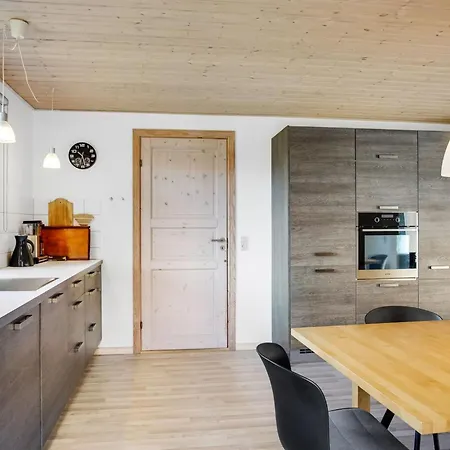 Dom wakacyjny Laila - 1-2km From The Sea By Interhome *